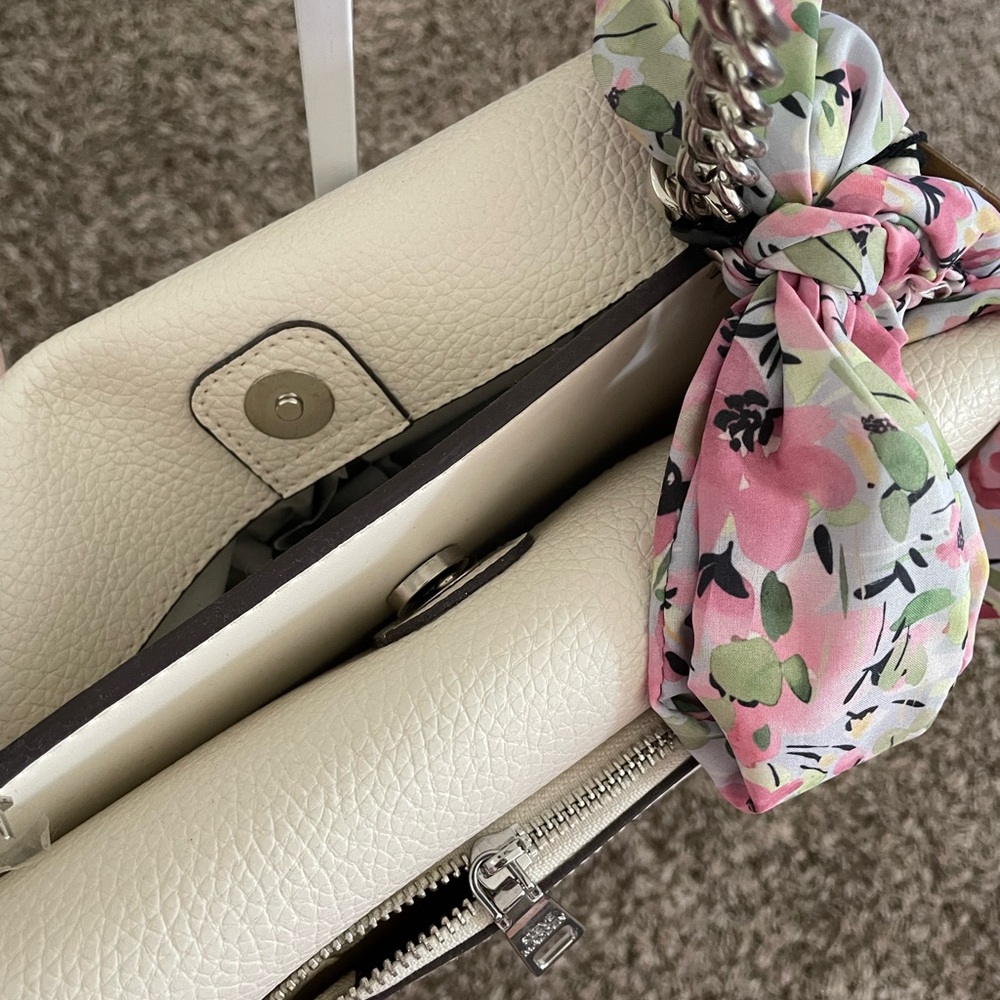 STEVE MADDEN Crossbody Bag. - Picture 9 of 11